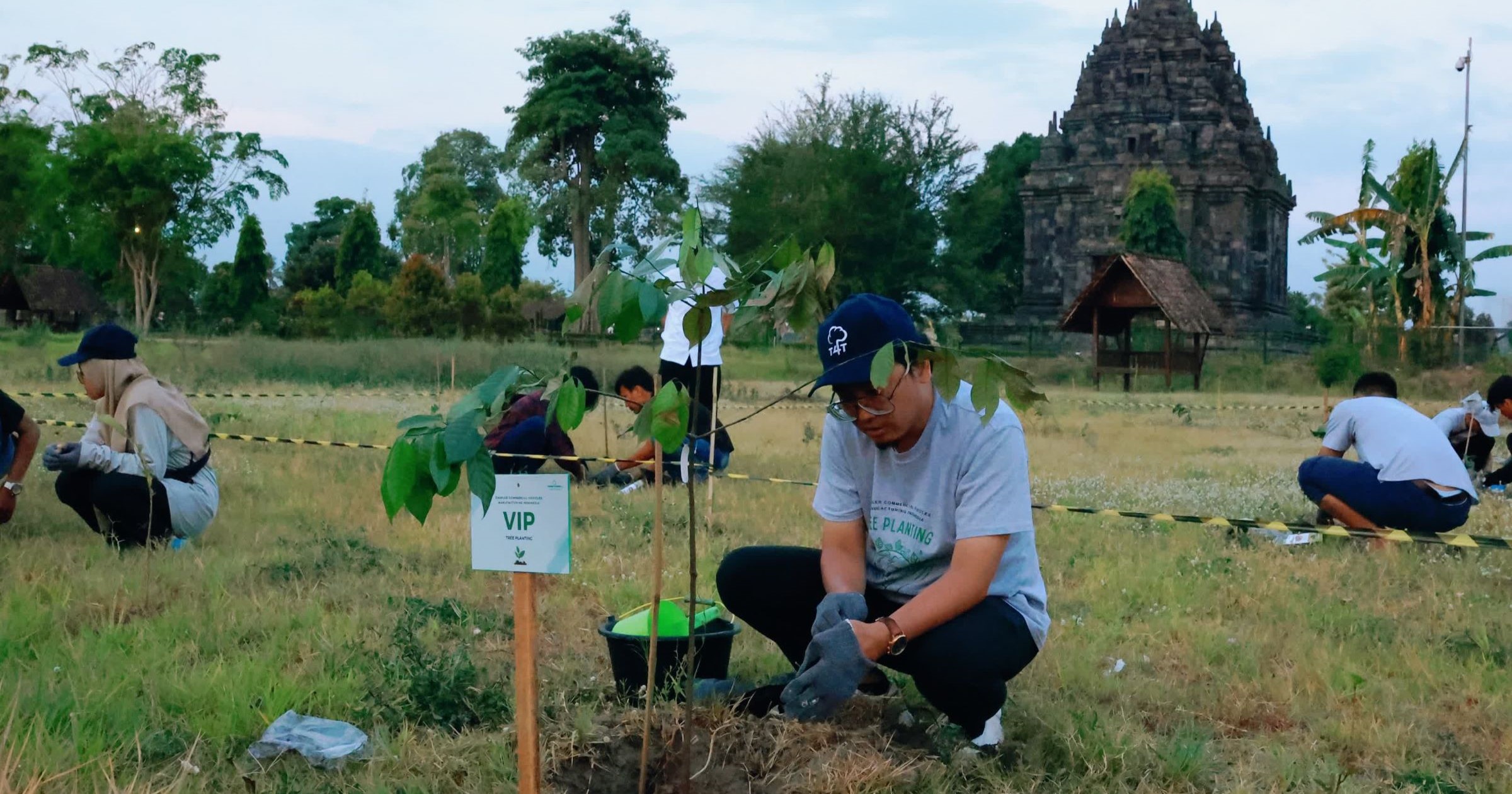 Tree-planting event in Yogyakarta with Daimler Indonesia